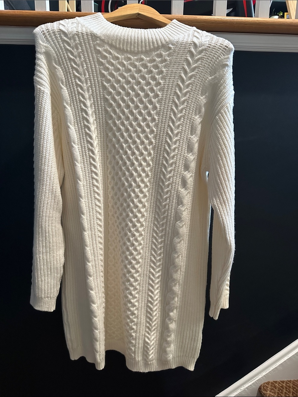 Banana Republic Cream Cable Knit Crewneck Sweater